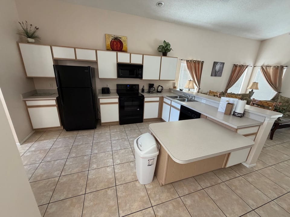 House, Multiple Beds, Pool Access, Pool View (Bailey Villa) | Private kitchen | Fridge, microwave, oven, stovetop