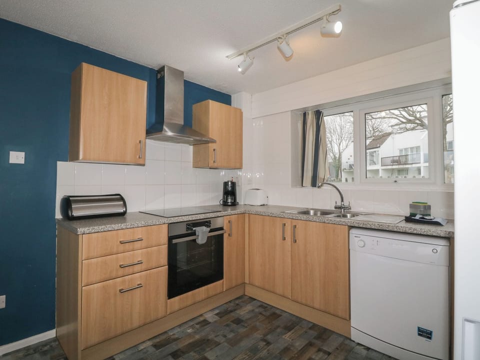 Fridge, microwave, dishwasher, toaster
