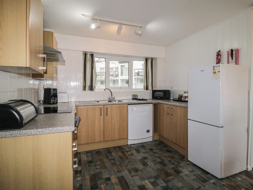Fridge, microwave, dishwasher, toaster