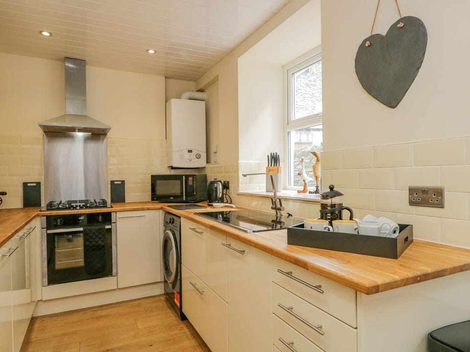 Dishwasher, cookware/dishes/utensils
