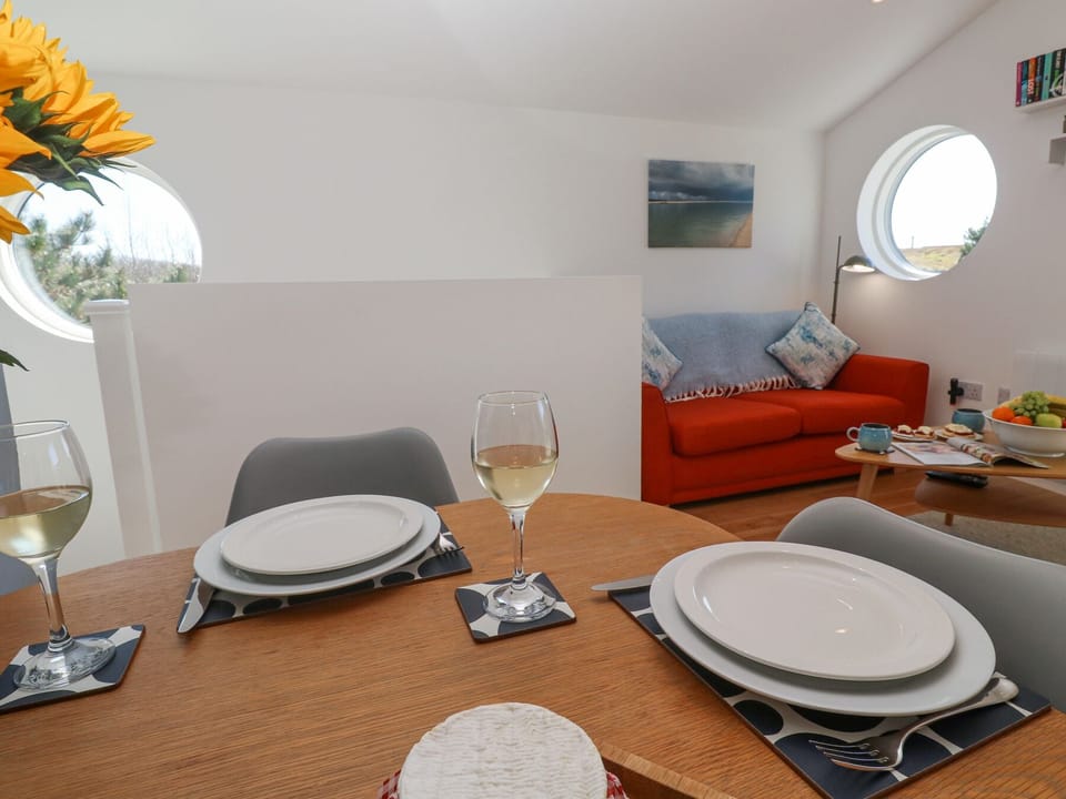Cottage | Dining