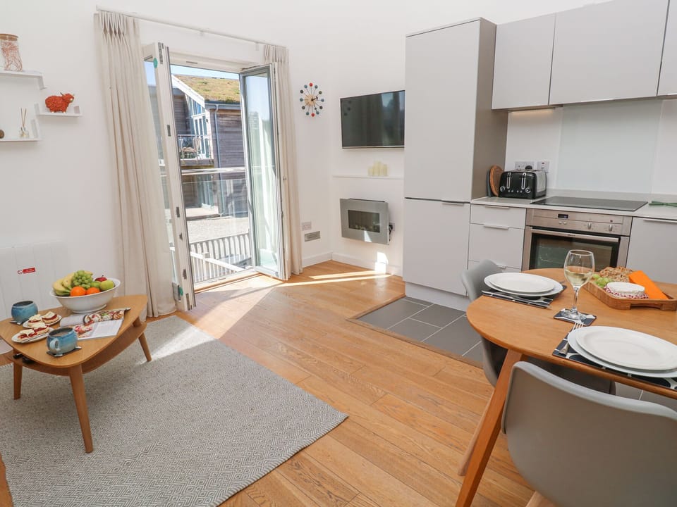 Cottage | Dining