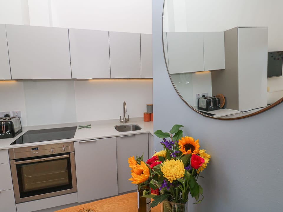 Cottage | Private kitchen | Fridge, microwave, dishwasher, cookware/dishes/utensils