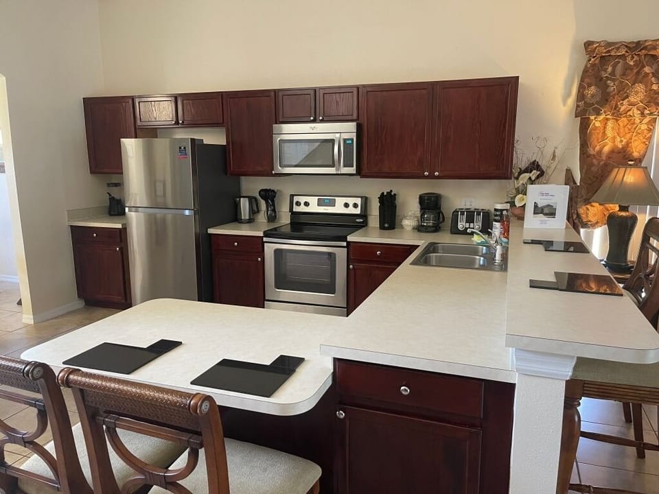 House, Multiple Beds, Pool Access, Pool View (Lakeside Villa) | Private kitchen | Fridge, microwave, oven, stovetop