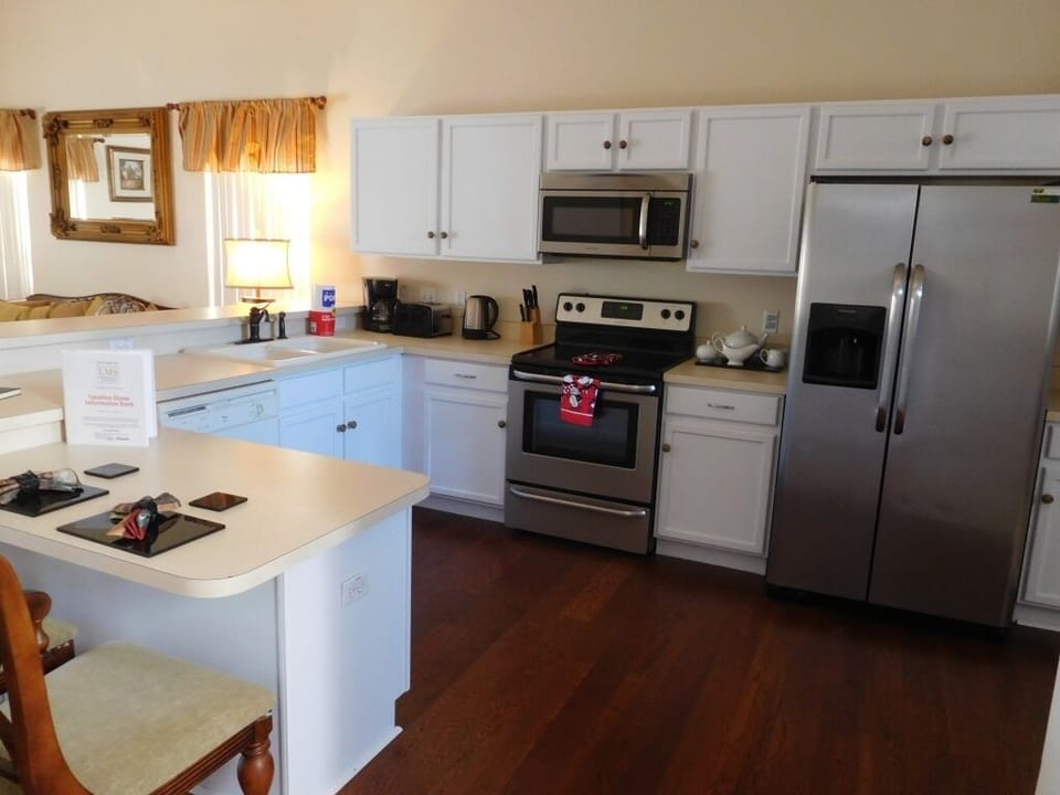 House, Multiple Beds, Pool Access, Pool View (Palm Lake Villa) | Private kitchen | Fridge, microwave, oven, stovetop