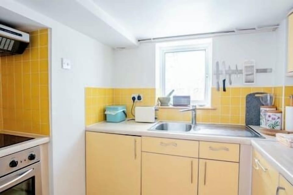 Kitchen (2)