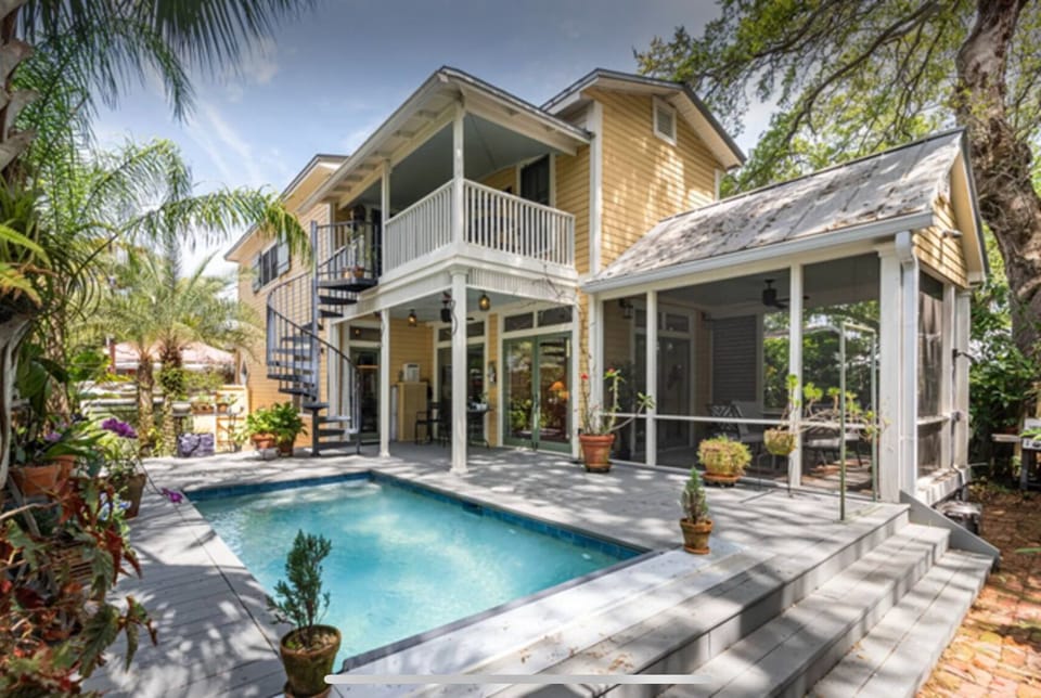 Salt water pool
