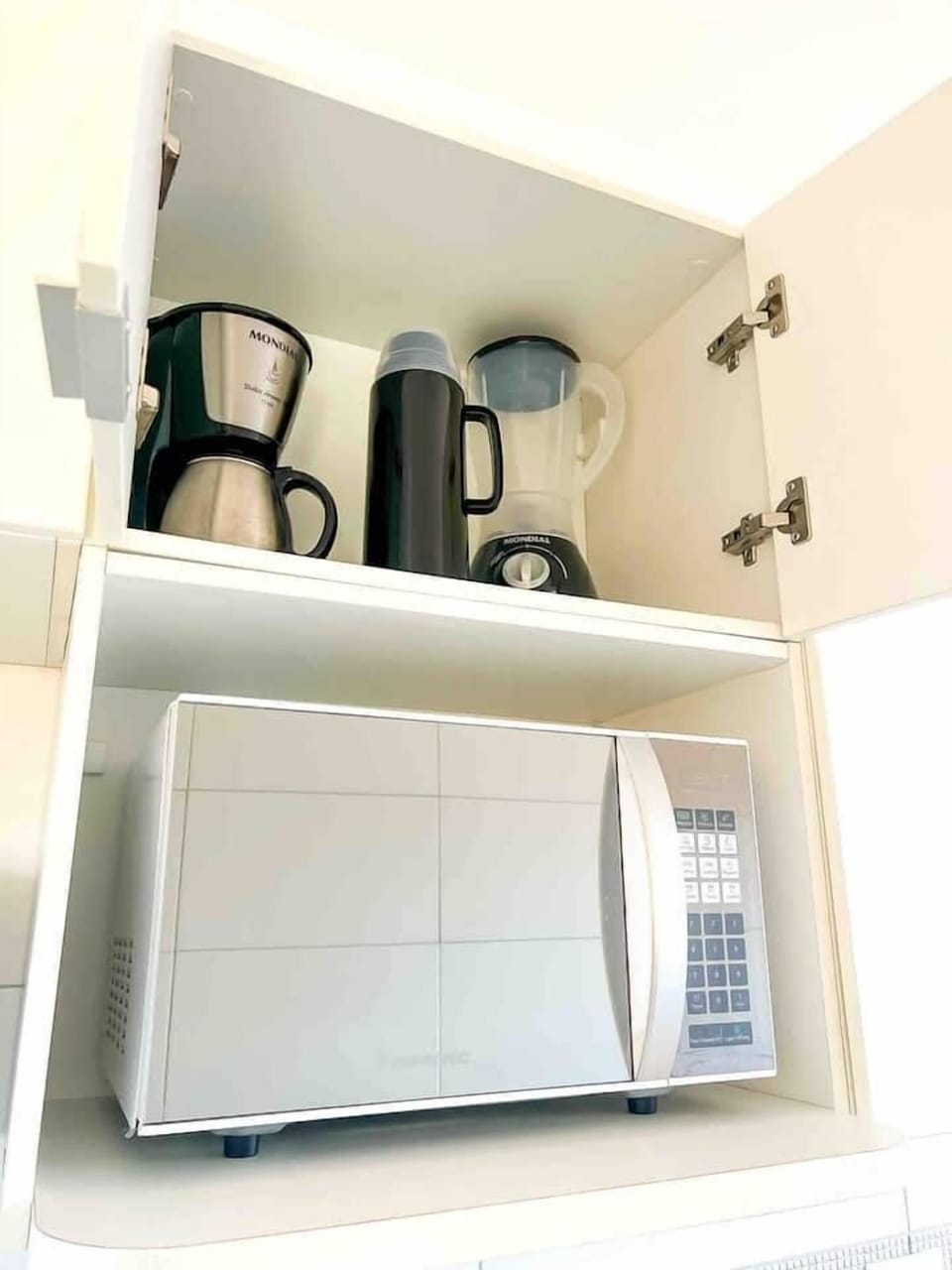 Deluxe Apartment, Balcony, Beach View | Microwave