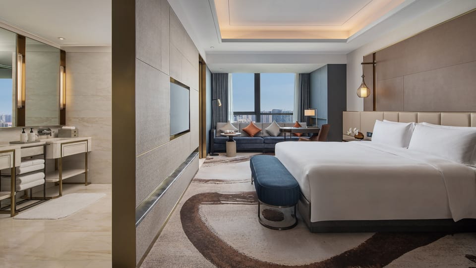 Premium Room, 1 King Bed, Club Lounge Access | 1 bedroom, down comforters, in-room safe, desk