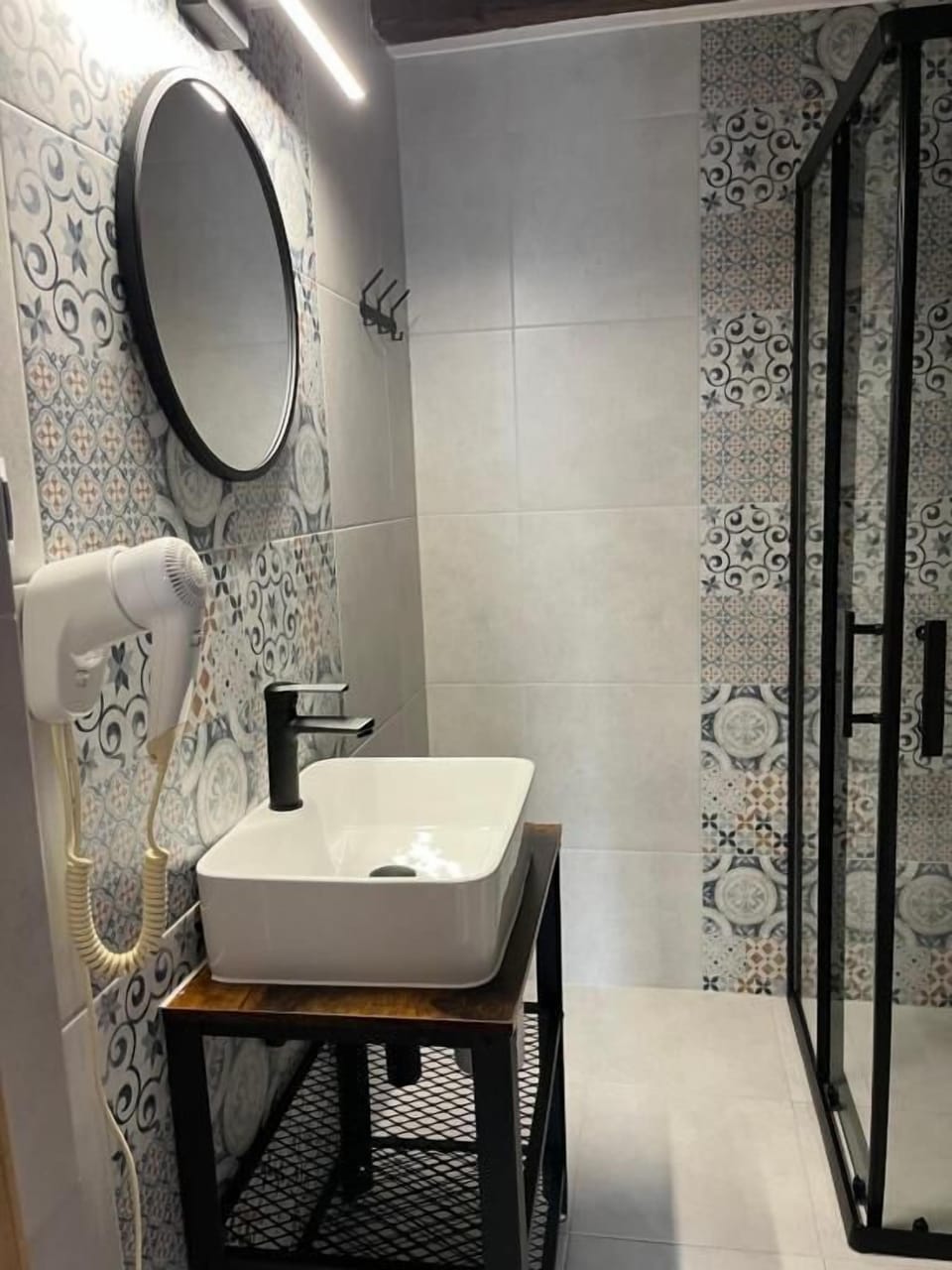 Apartment, Multiple Beds, Lagoon View | Bathroom | Shower, hair dryer, towels, toilet paper