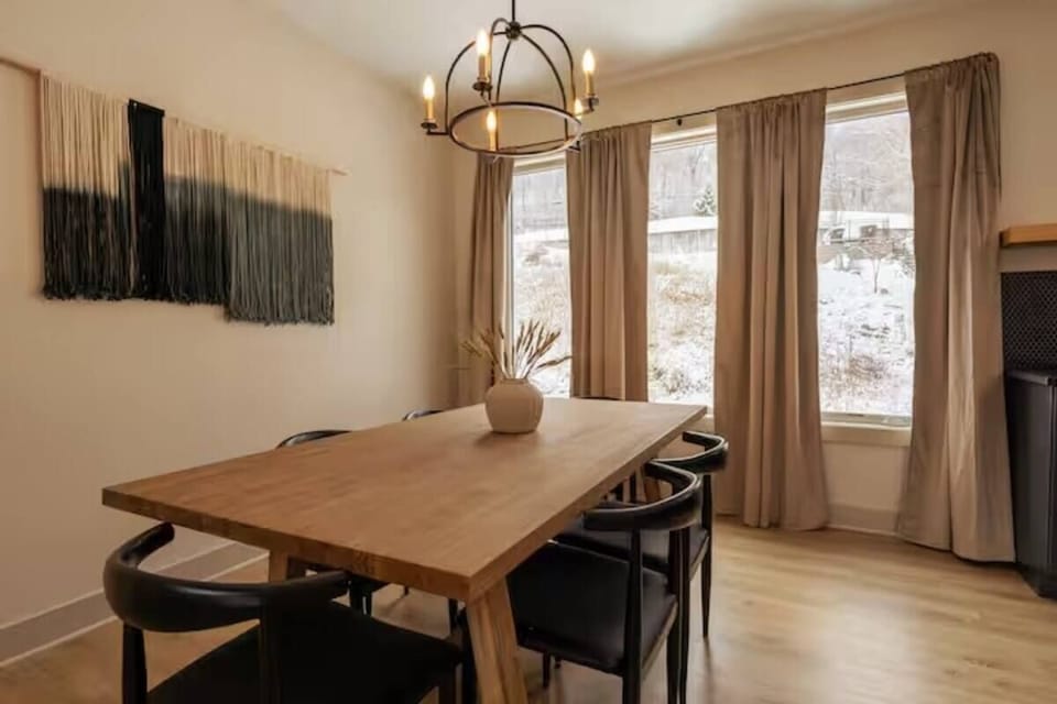 Dining room off of kitchen