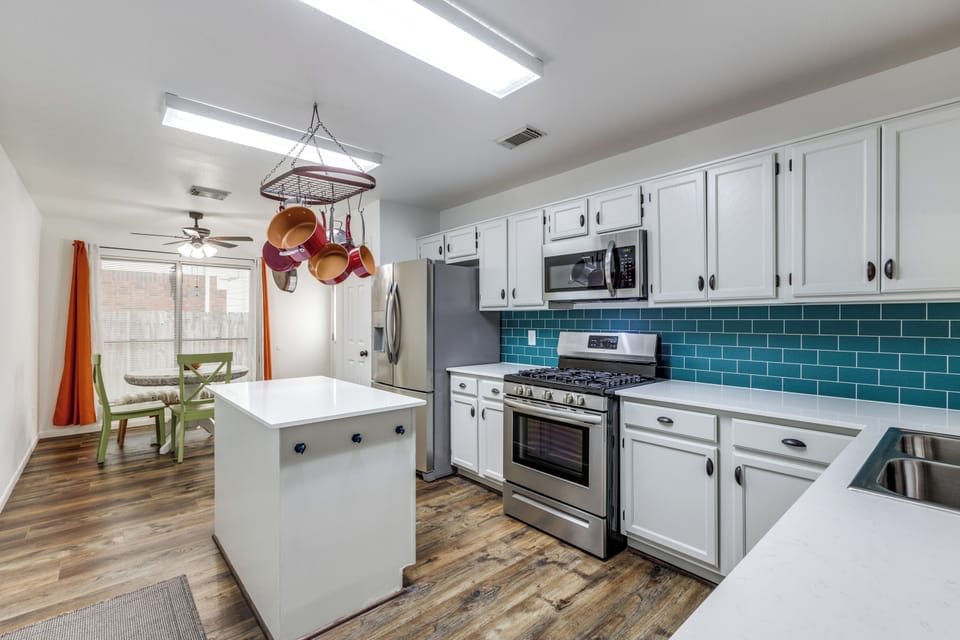 Get ready to cook with the beautiful gas range!