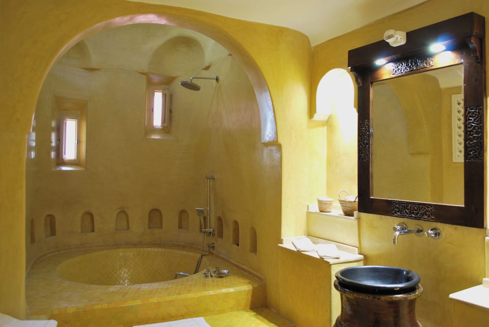 Supreme Suite | Bathroom | Bathtub, hair dryer, towels