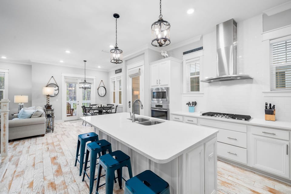 Seating for 4 at the kitchen island