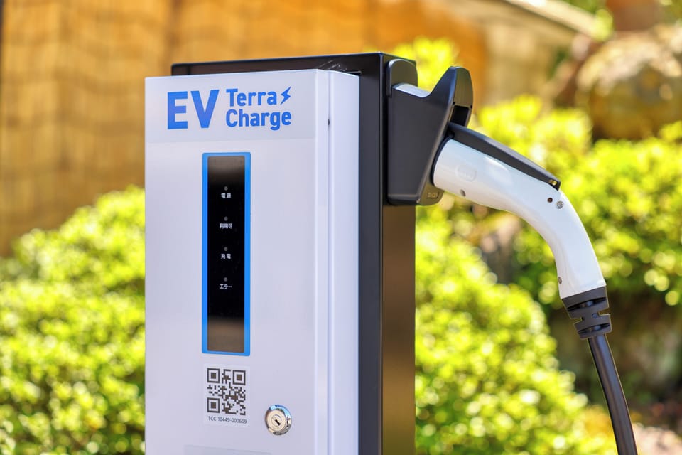 Electric vehicle charging station