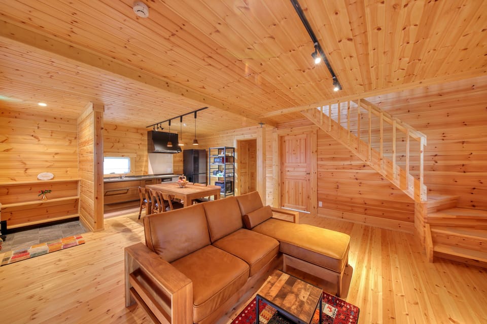 Family House, Non Smoking, Mountain View (Apple,Pets Not allowed) | Living area | 60-inch Smart TV with cable channels
