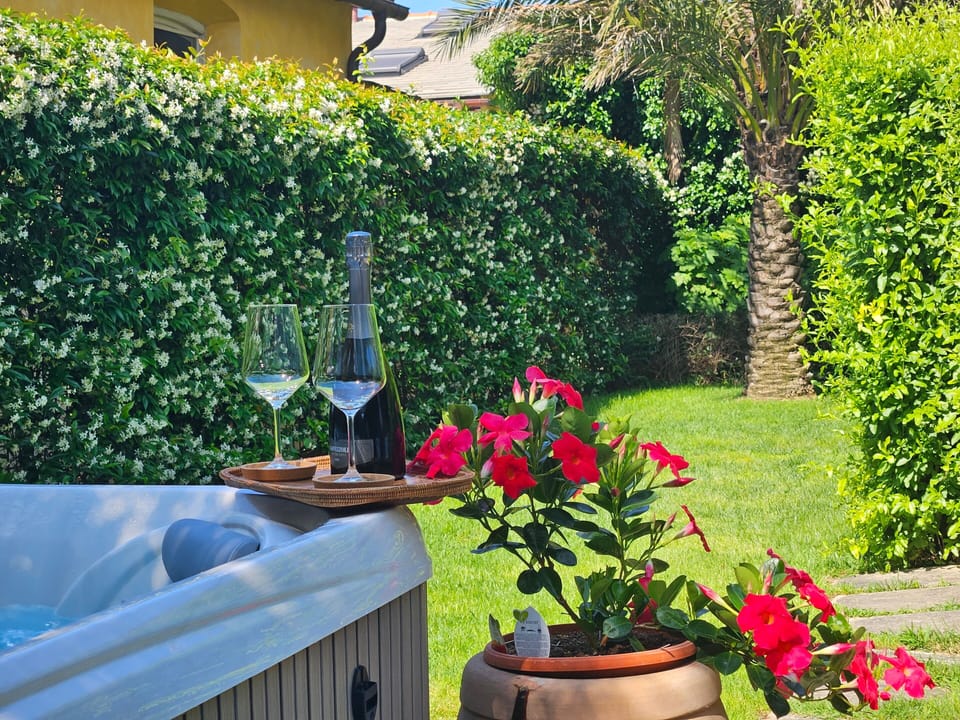 Outdoor spa tub