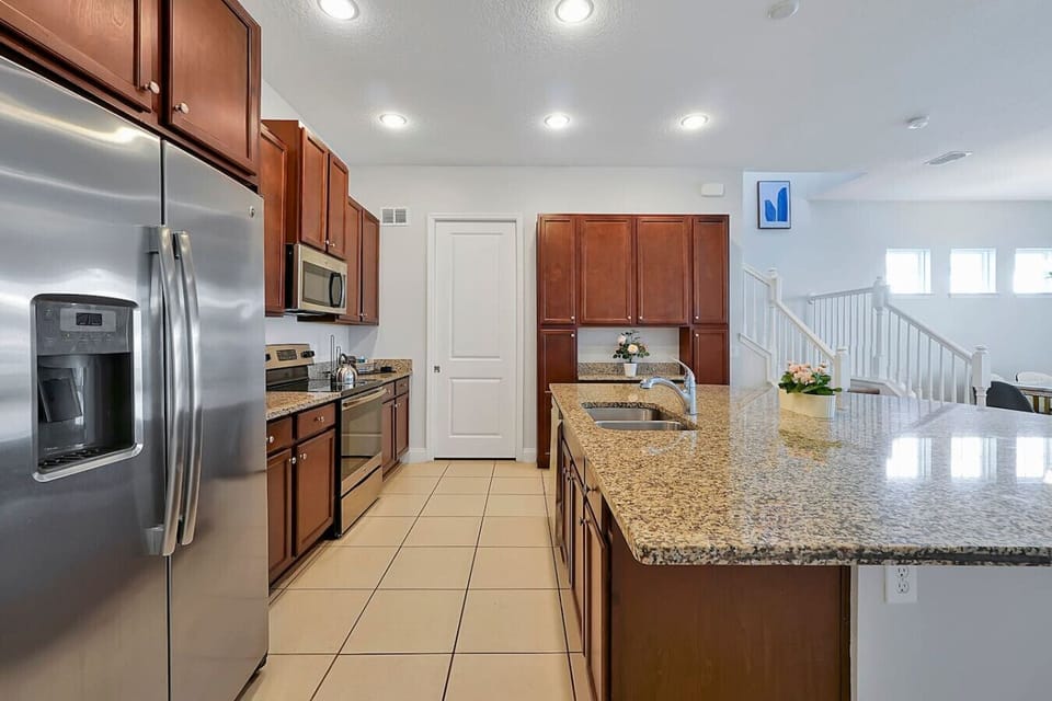 Fully equipped kitchen with all the tools you need to create a delicious meal.
