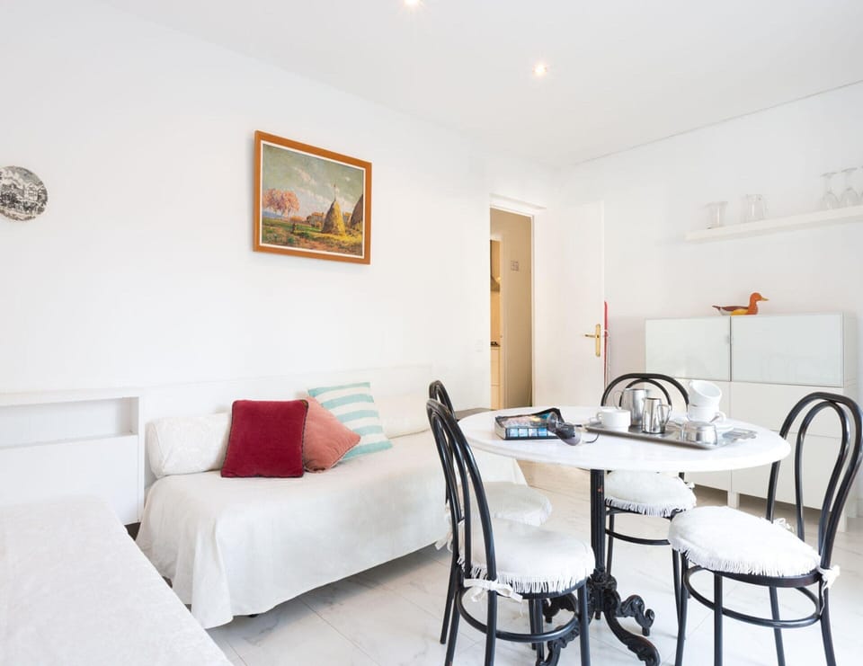 Apartment | Dining