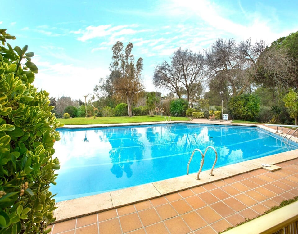 Apartment | Pool | Outdoor pool