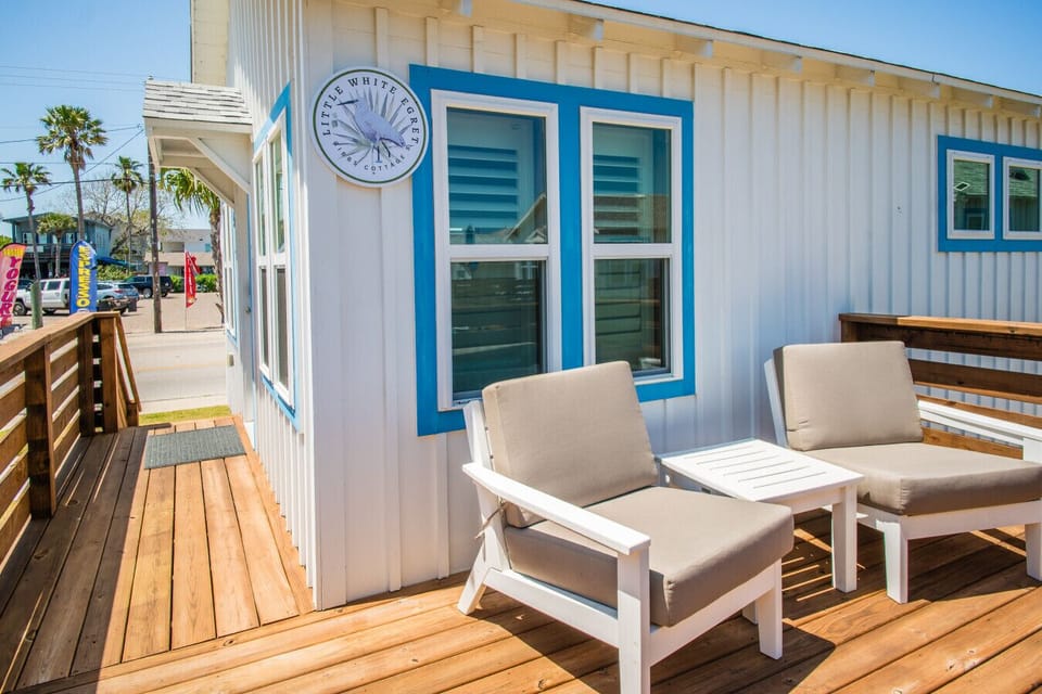 Front Porch Relaxation with Beachy Vibes