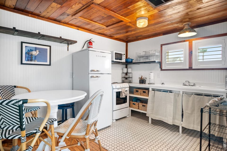 Dine, Unwind & Soak Up the Coastal Charm in This Breezy Kitchen
