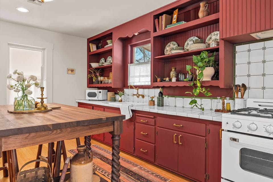 Full kitchen