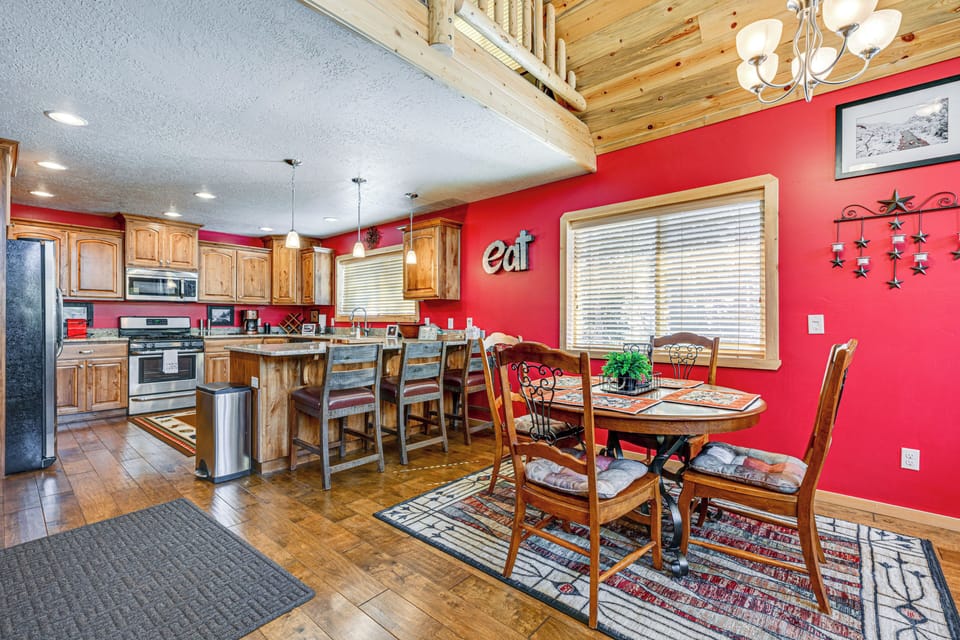 Dining Area/Kitchen | Central Heating | Open Floor Plan