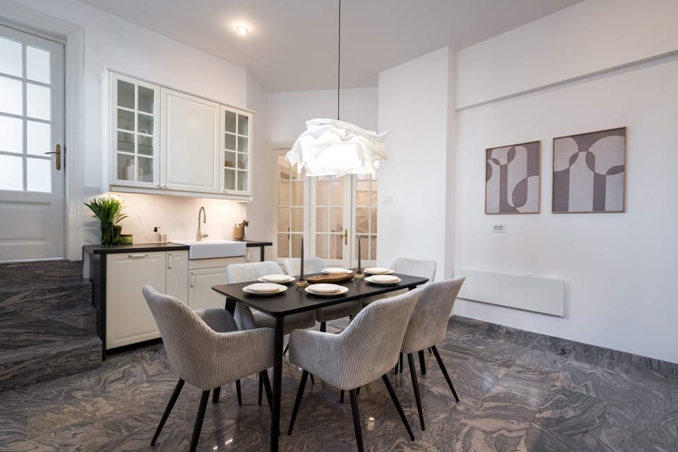 Luxury Apartment, 3 Bedrooms, Balcony, City View | Dining room
