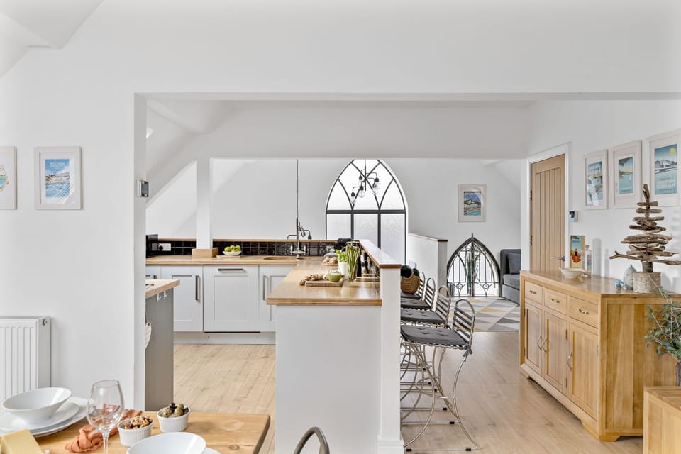 Kitchen and breakfast bar with original chapel windows - Midholm Chapel