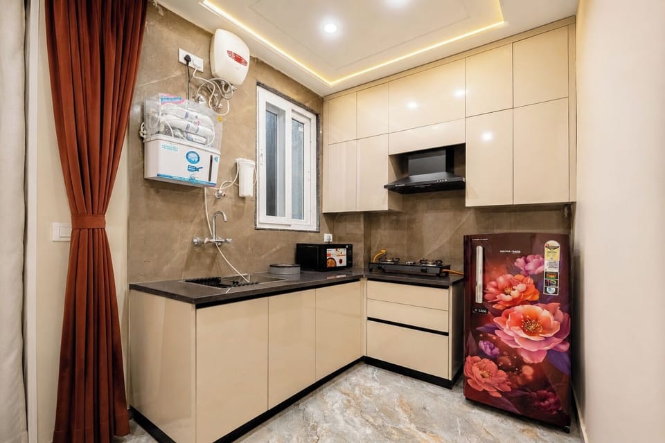 Deluxe Apartment, City View | Private kitchen | Coffee/tea maker, microwave, stovetop, electric kettle