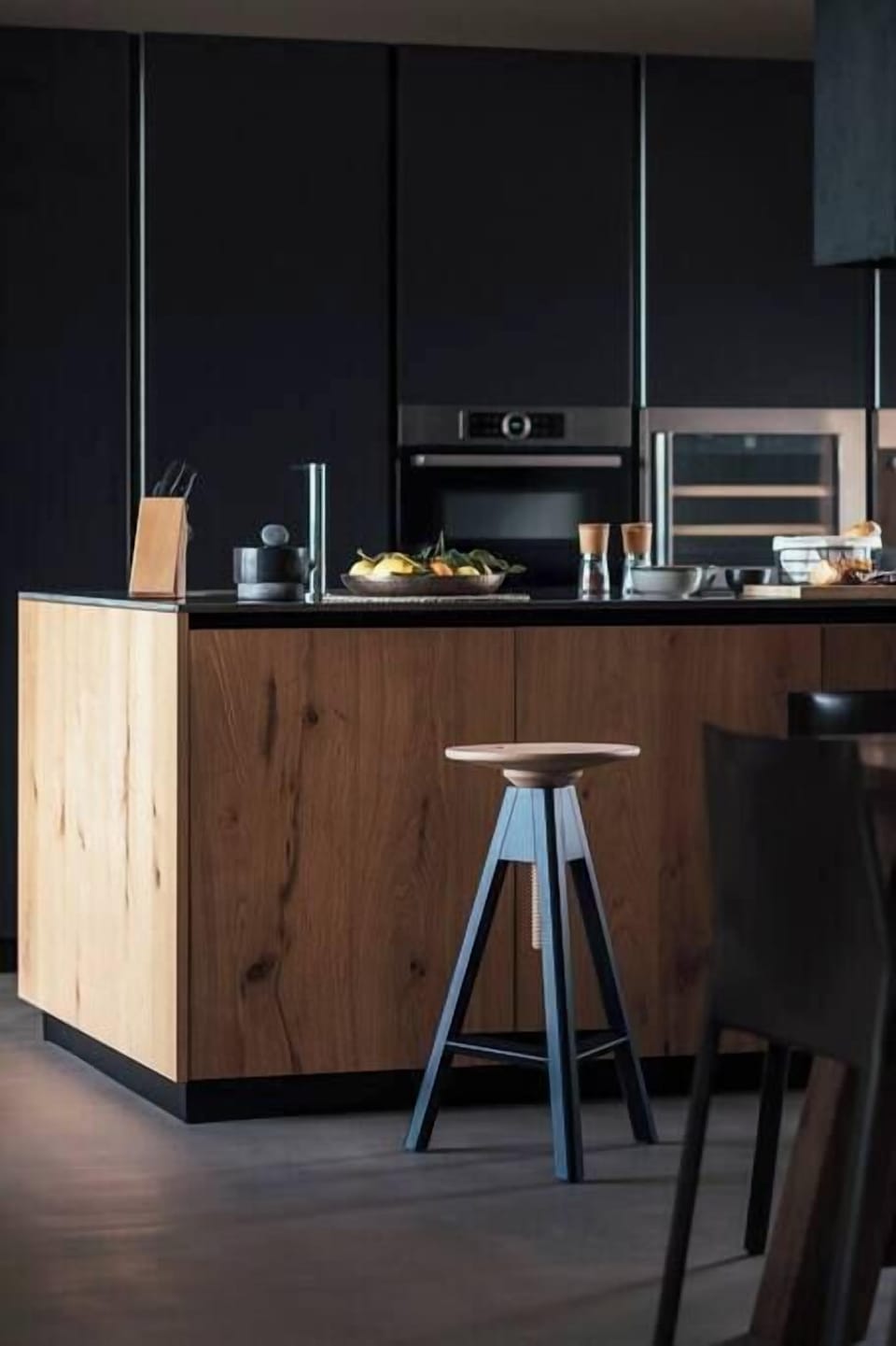 Kitchen island with stools 