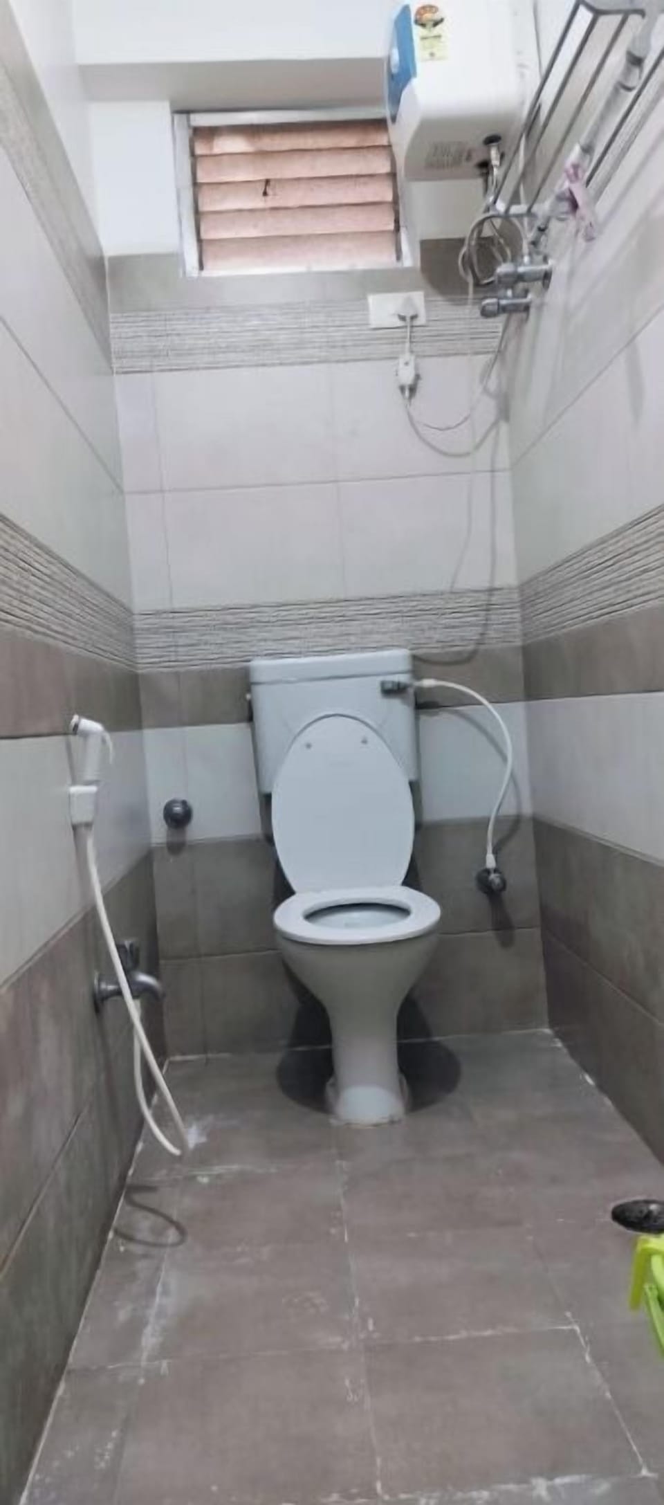 Deluxe Double Room | Bathroom | Shower, rainfall showerhead, free toiletries, towels