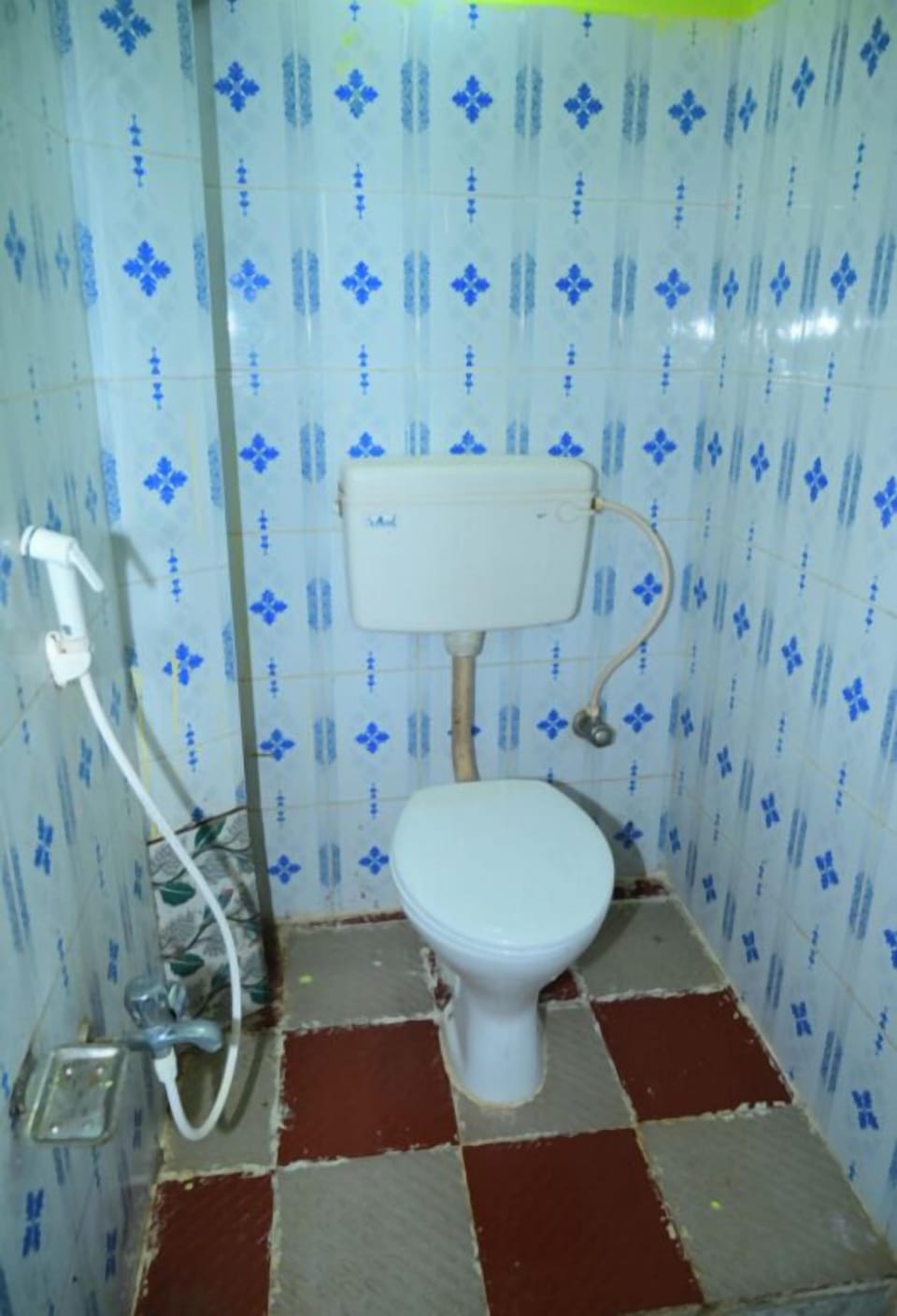 Shower, rainfall showerhead, towels, soap