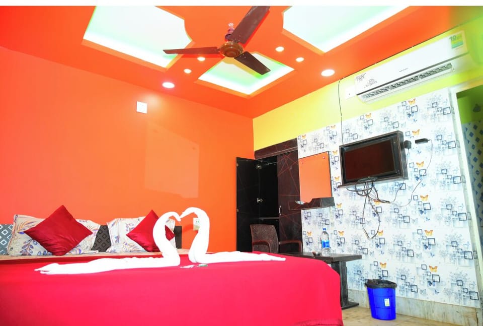 WiFi (free), bed sheets
