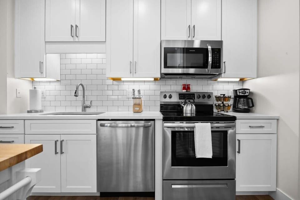 Fully equipped kitchen - Unit 001