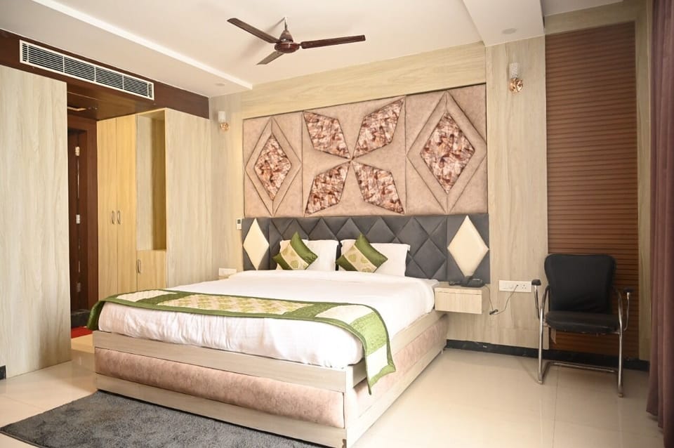 Super Deluxe Room | Egyptian cotton sheets, premium bedding, in-room safe, laptop workspace