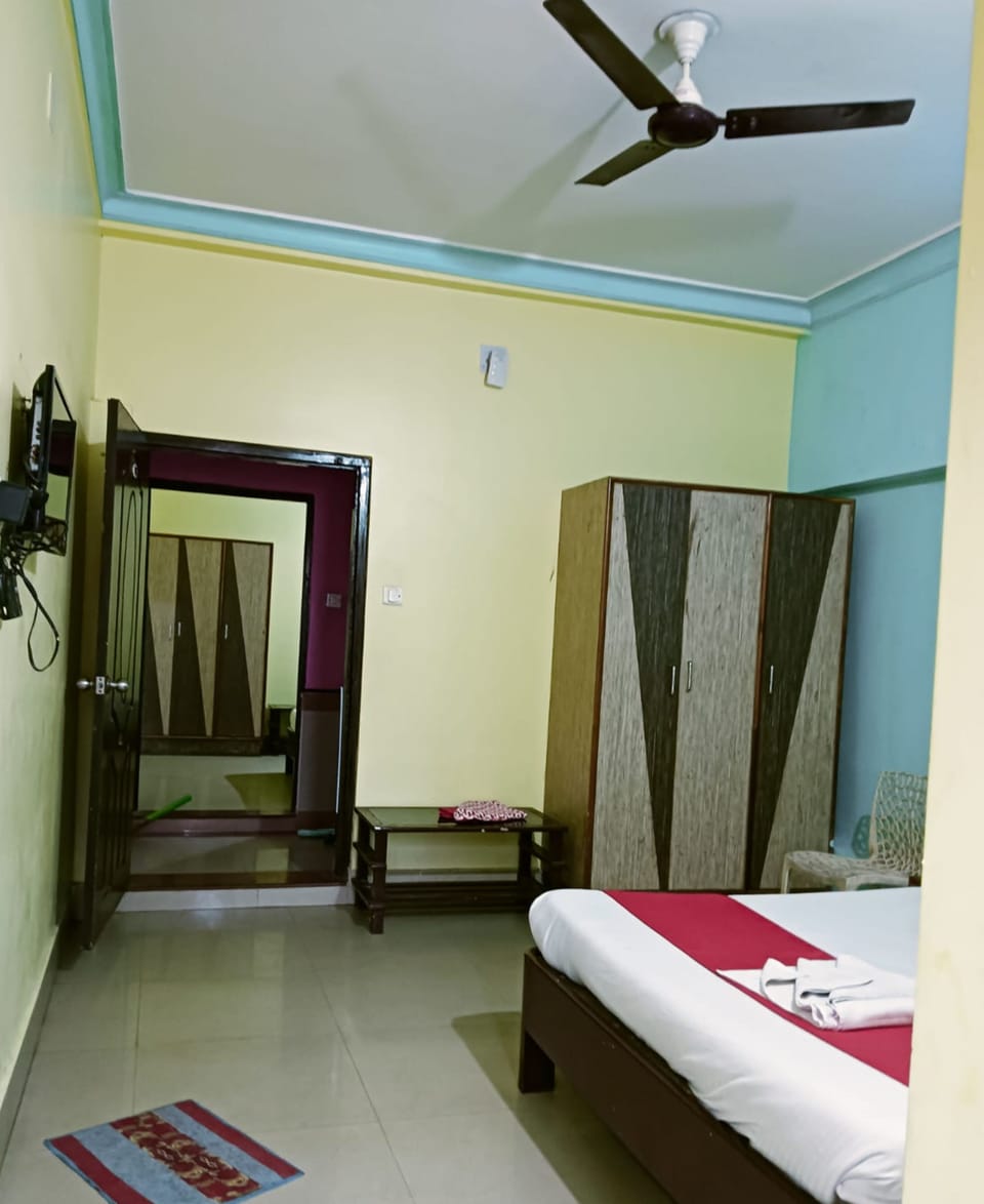 Desk, WiFi (free), bed sheets