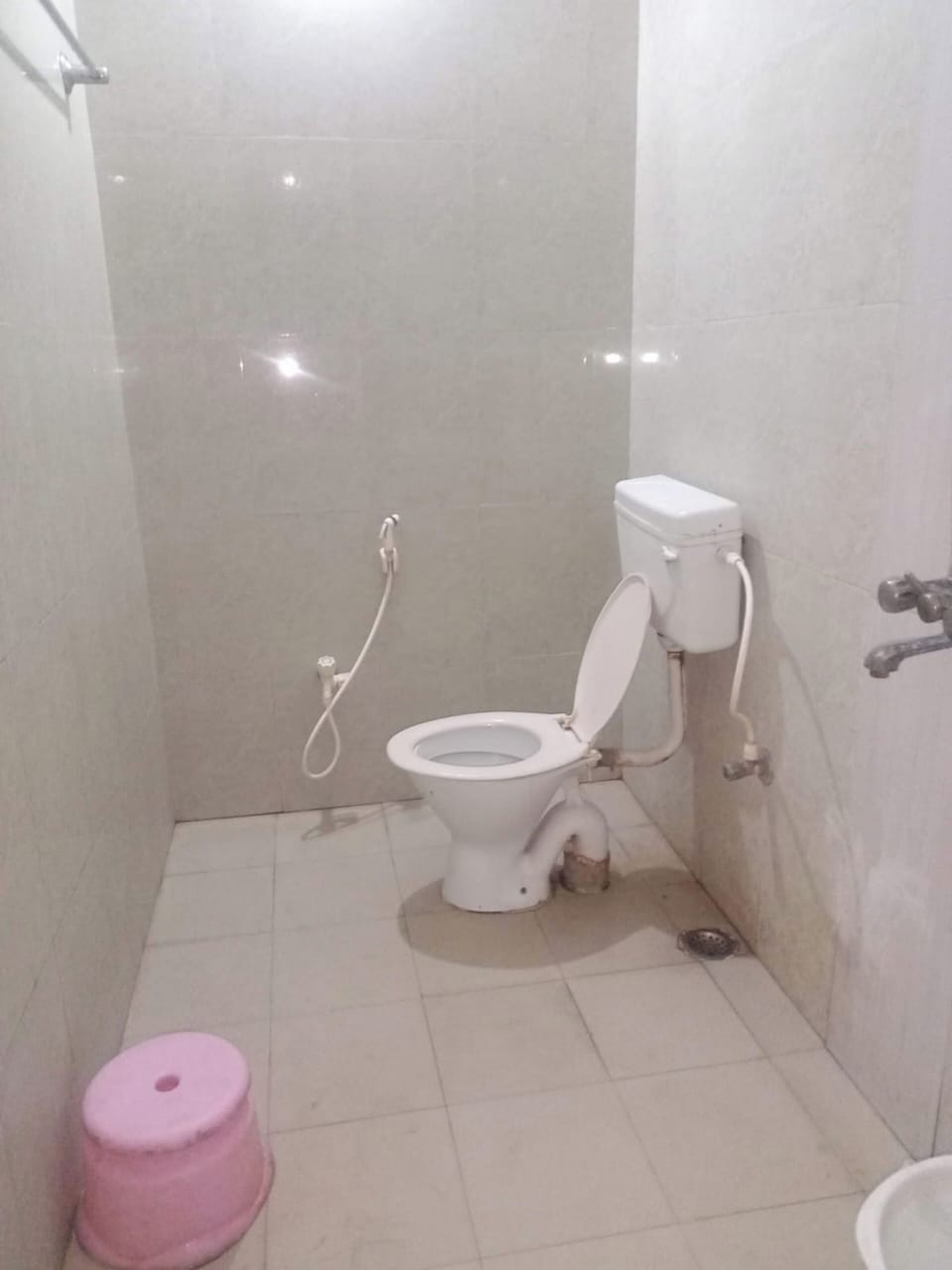 Deluxe Double Room | Bathroom | Shower, rainfall showerhead, free toiletries, towels