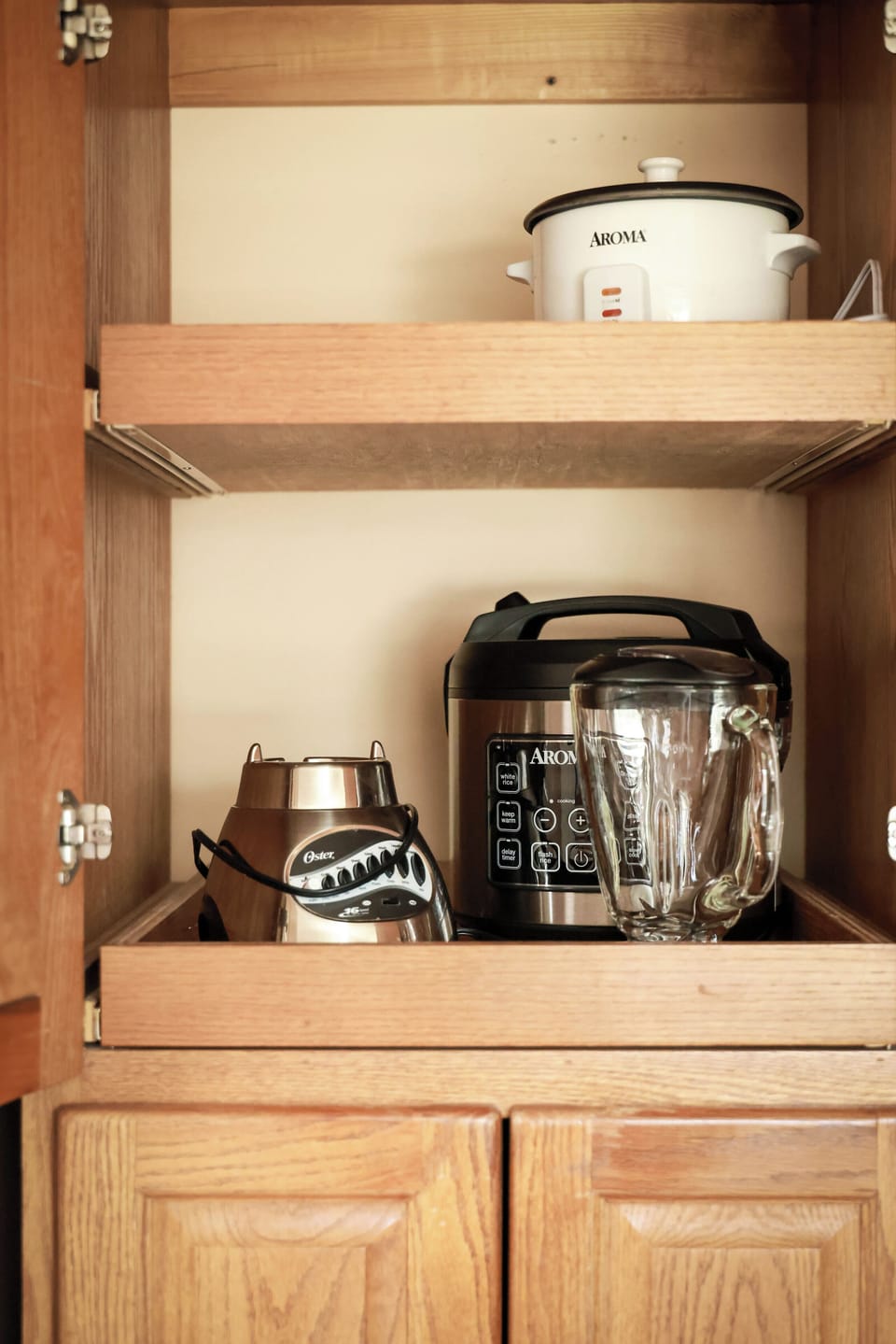 Many standard kitchen appliances.