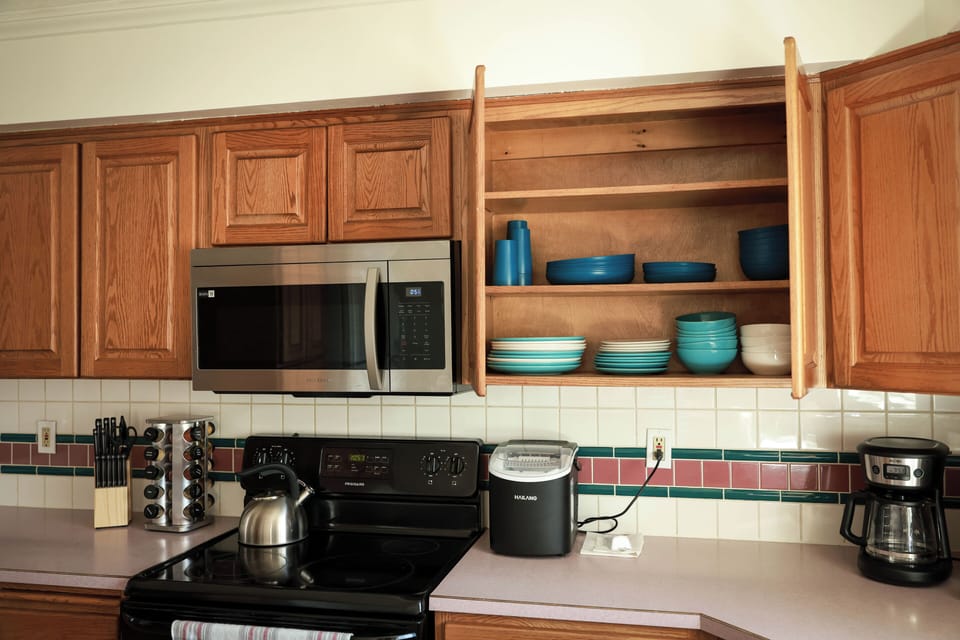 large fully stocked kitchen!