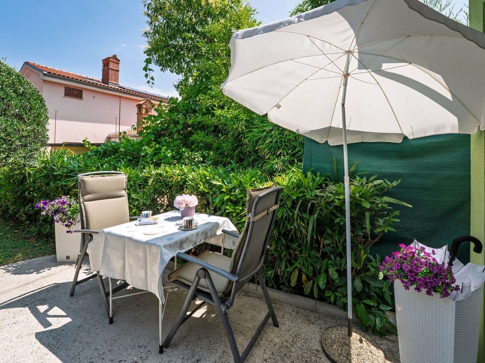 Furniture, Outdoor Furniture, Chair, Table, Umbrella, Outdoor Table, Kitchen & Dining Room Table, Garden, Shade