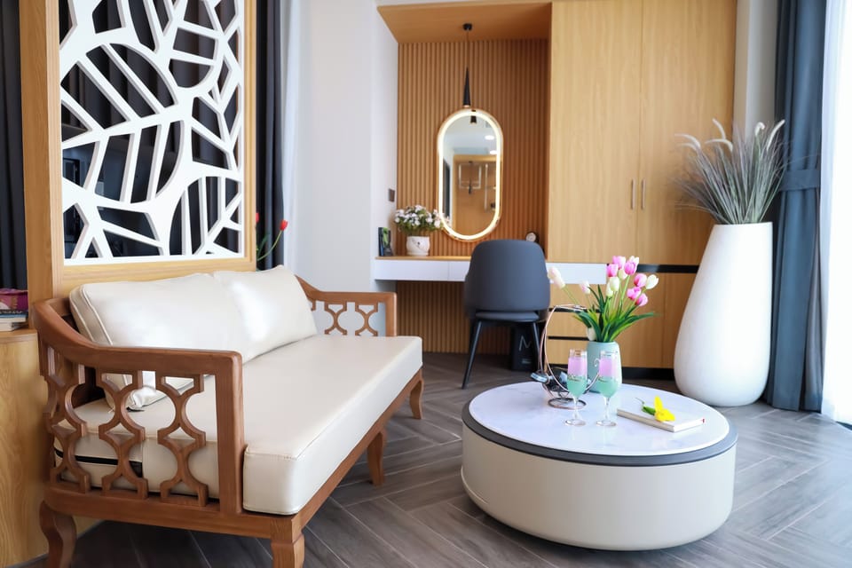 Minibar, blackout drapes, soundproofing, free WiFi