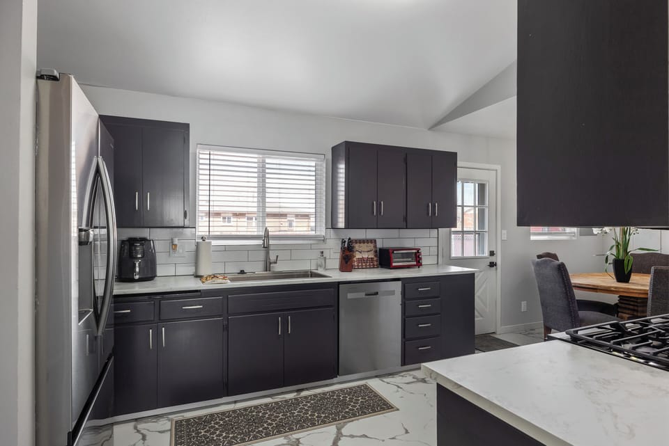 Fully equipped kitchen.