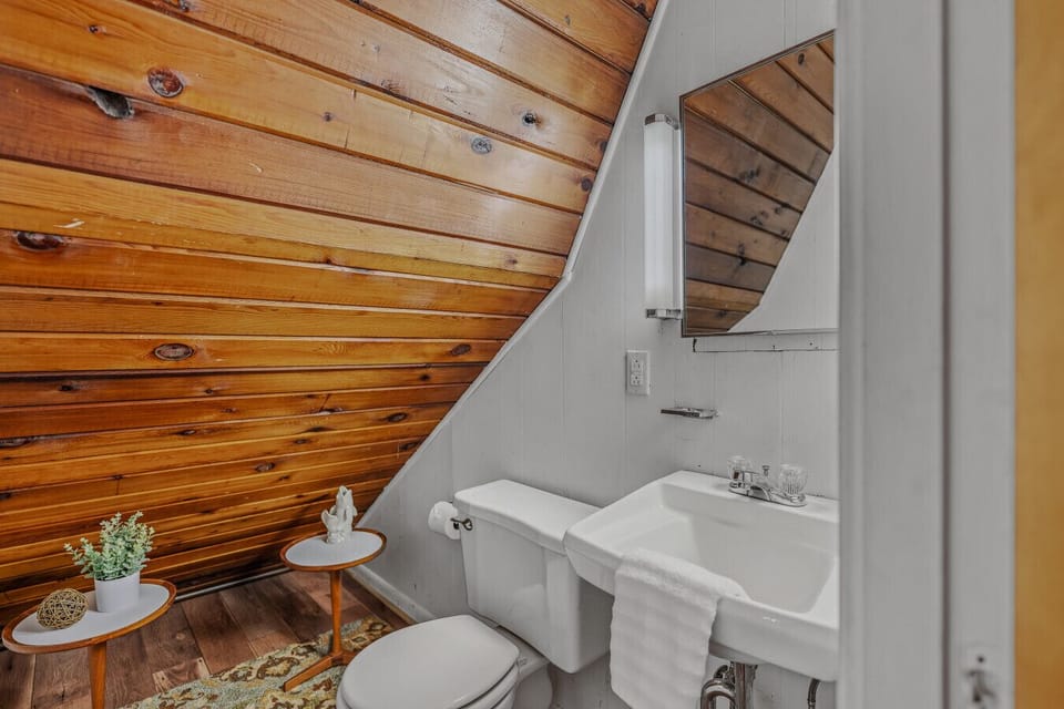 1/2 Bath - Loft (Upper Level)