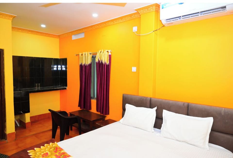 Deluxe Double Room | Desk, WiFi (free), bed sheets