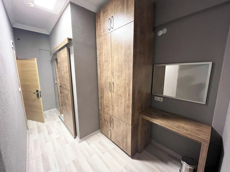 Triple Room | Desk, free WiFi, bed sheets