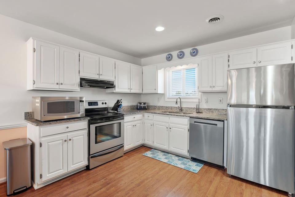 CQ1: Sea Escape | Mid Level Kitchen
