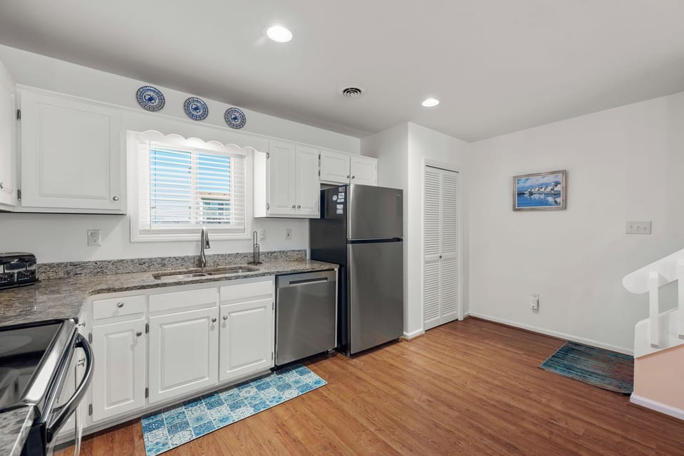 CQ1: Sea Escape | Mid Level Kitchen
