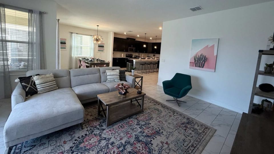 6 bedrooms, high-speed internet